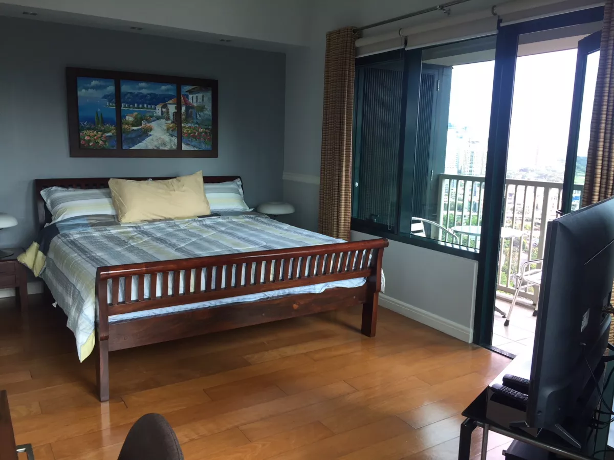 3-BR with Balcony at One Rockwell East For Lease in Makati City09