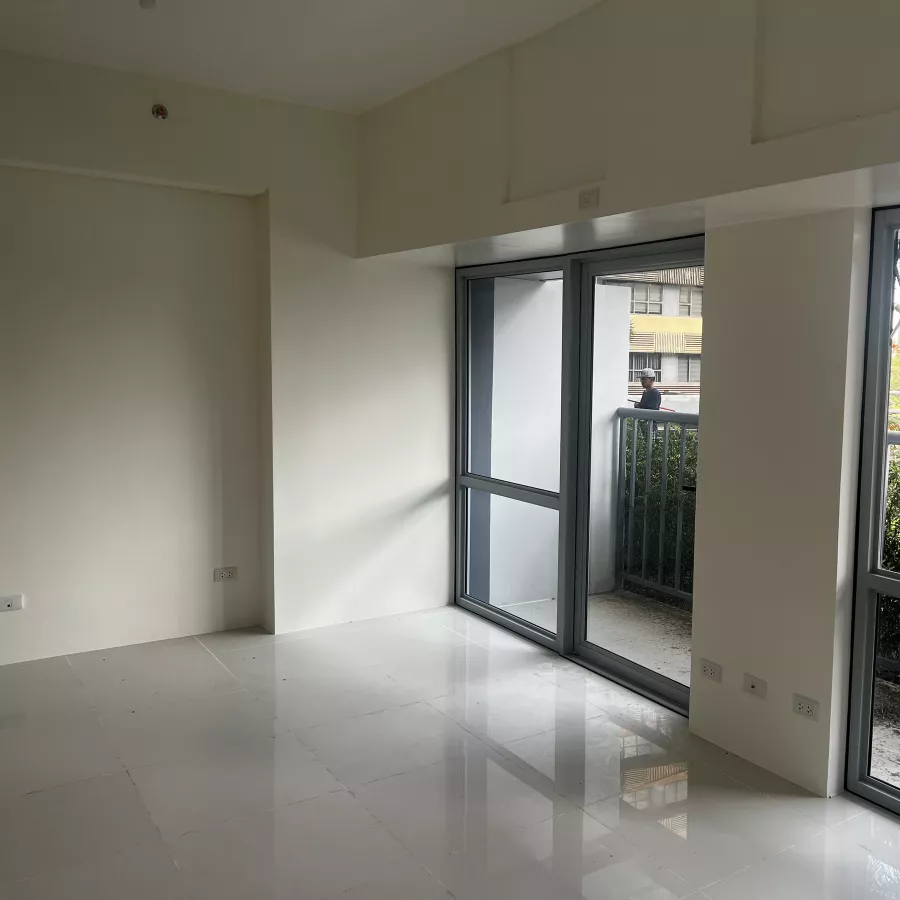 Brand New Special Condo Unit with Balcony for lease at Muntinlupa04