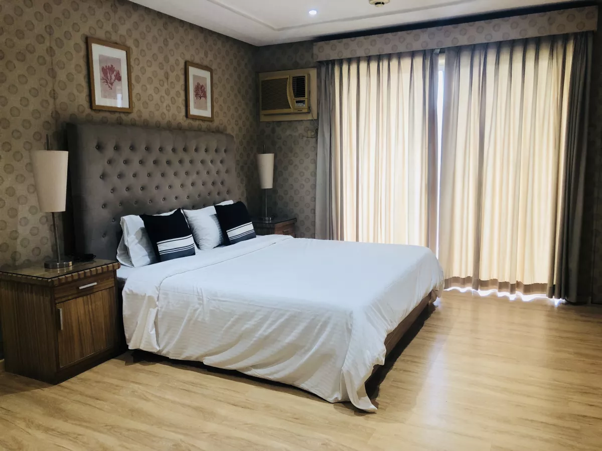 "For Lease 3 Bedroom in Elizabeth Place, Salcedo Village Makati"06