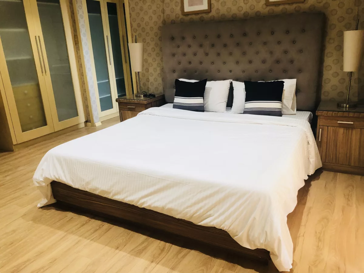 "For Lease 3 Bedroom in Elizabeth Place, Salcedo Village Makati"07