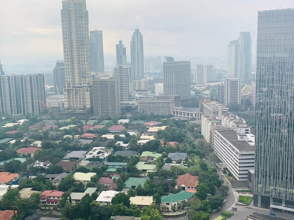 "Rush One Roxas Triangle: 3BR For Rent, 330m2, SF, w/ balcony, 2 Parkg, P190K/mo."02