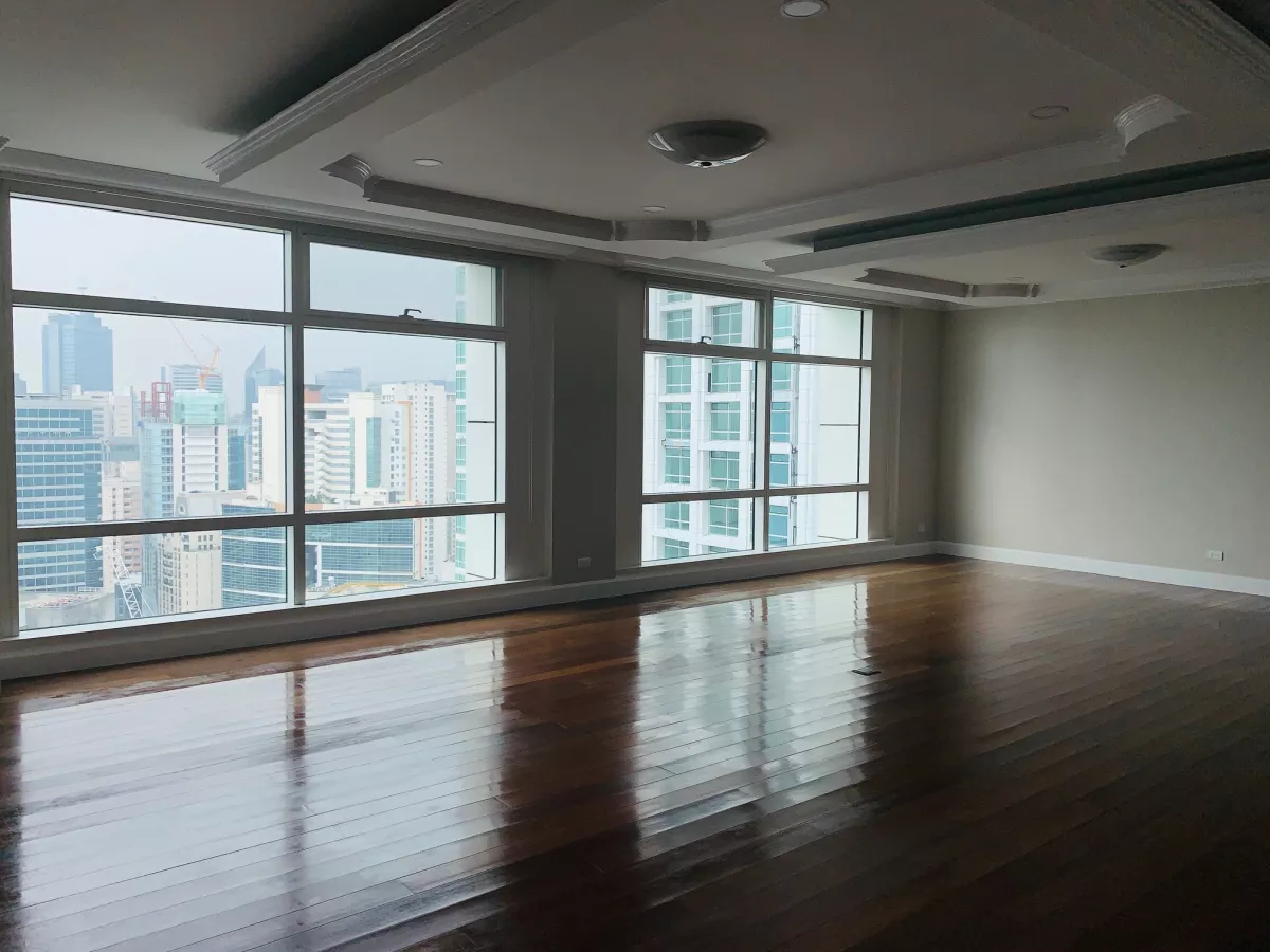 "Rush One Roxas Triangle: 3BR For Rent, 330m2, SF, w/ balcony, 2 Parkg, P190K/mo."03