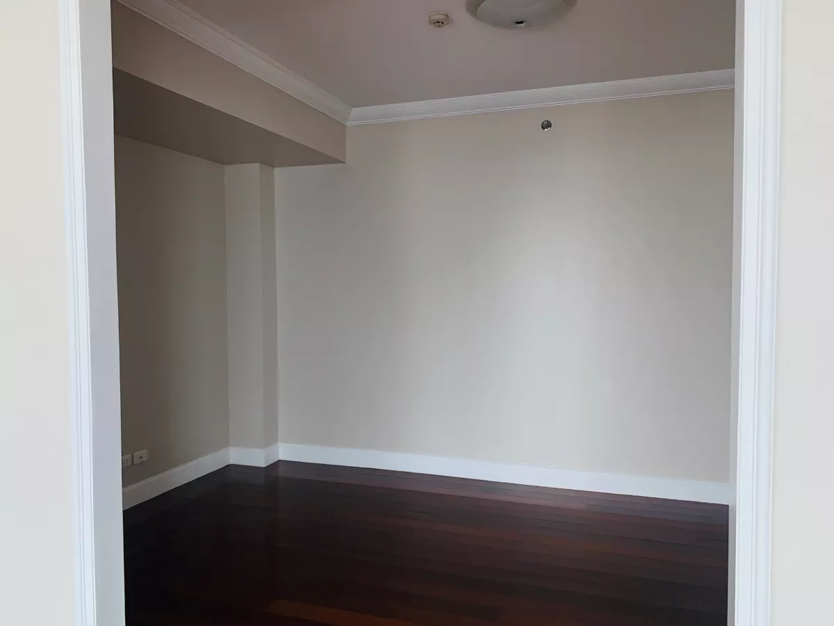 "Rush One Roxas Triangle: 3BR For Rent, 330m2, SF, w/ balcony, 2 Parkg, P190K/mo."05