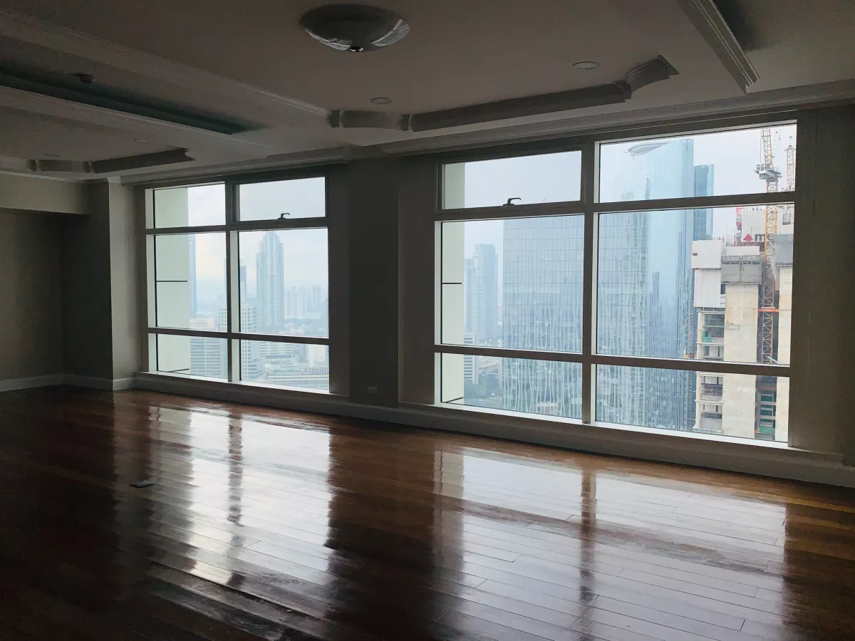 "Rush One Roxas Triangle: 3BR For Rent, 330m2, SF, w/ balcony, 2 Parkg, P190K/mo."06