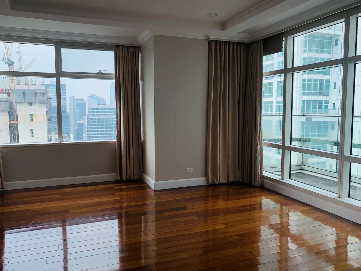 "Rush One Roxas Triangle: 3BR For Rent, 330m2, SF, w/ balcony, 2 Parkg, P190K/mo."07