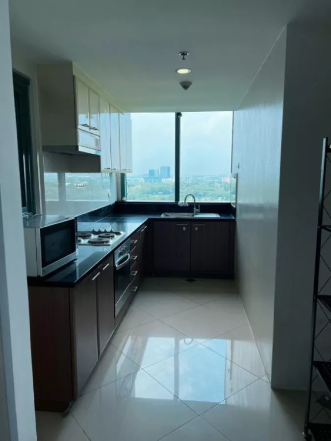 "8 Forbestown 2 Bedroom Golf Course view condo For Rent in BGC, Taguig"05