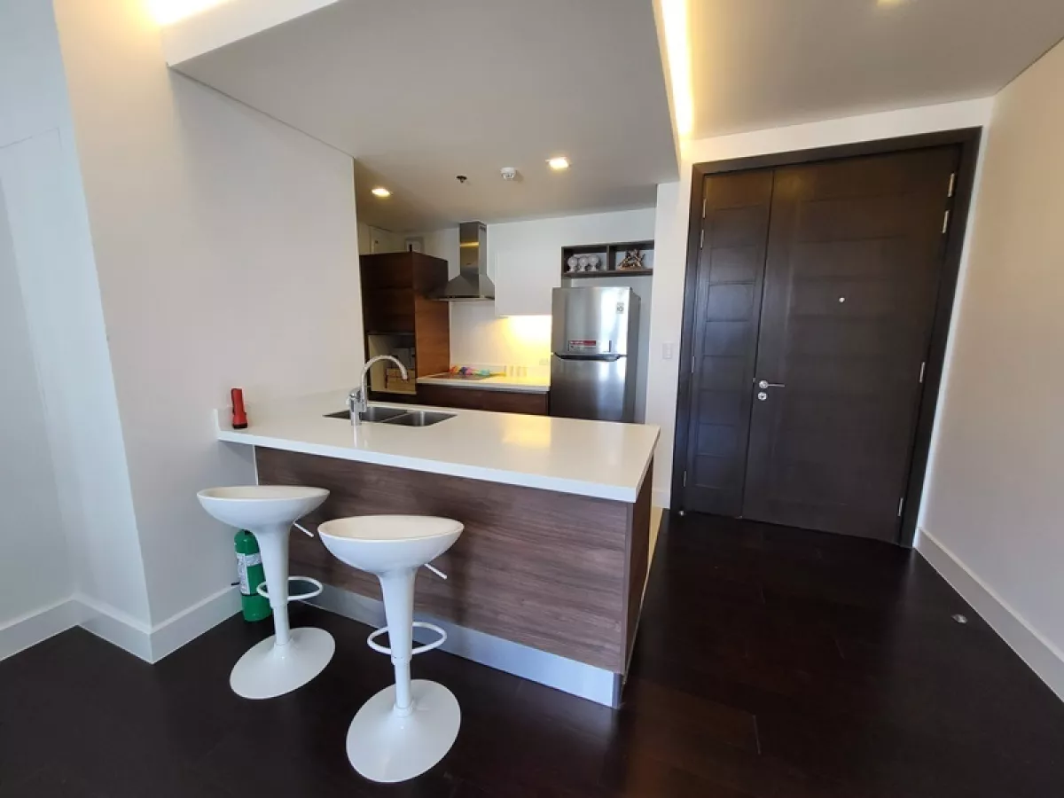 "1 Bedroom Condo Unit for Rent at Garden Tower 1 in San Lorenzo, Makati City"07