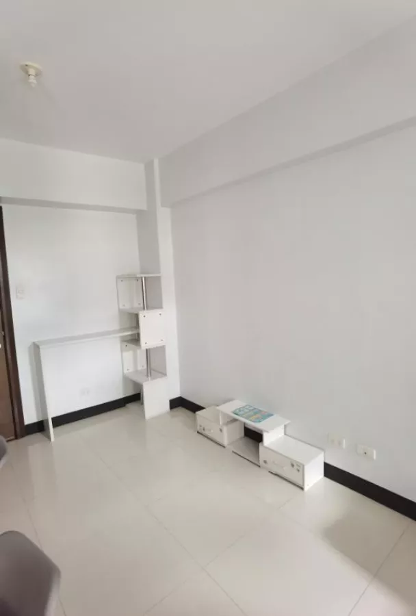 "One Bedroom Condominium unit for Lease at Parkside Villas, Pasay City"04