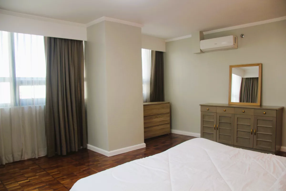 For Lease: 3 Bedrooms in Salcedo Village Makati CBD (Fully Furnished)02