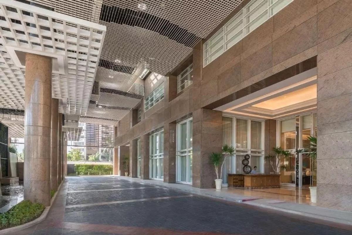 "4 Bedroom with 2 Parking in Discovery Primea, Ayala Avenue, Makati City"04
