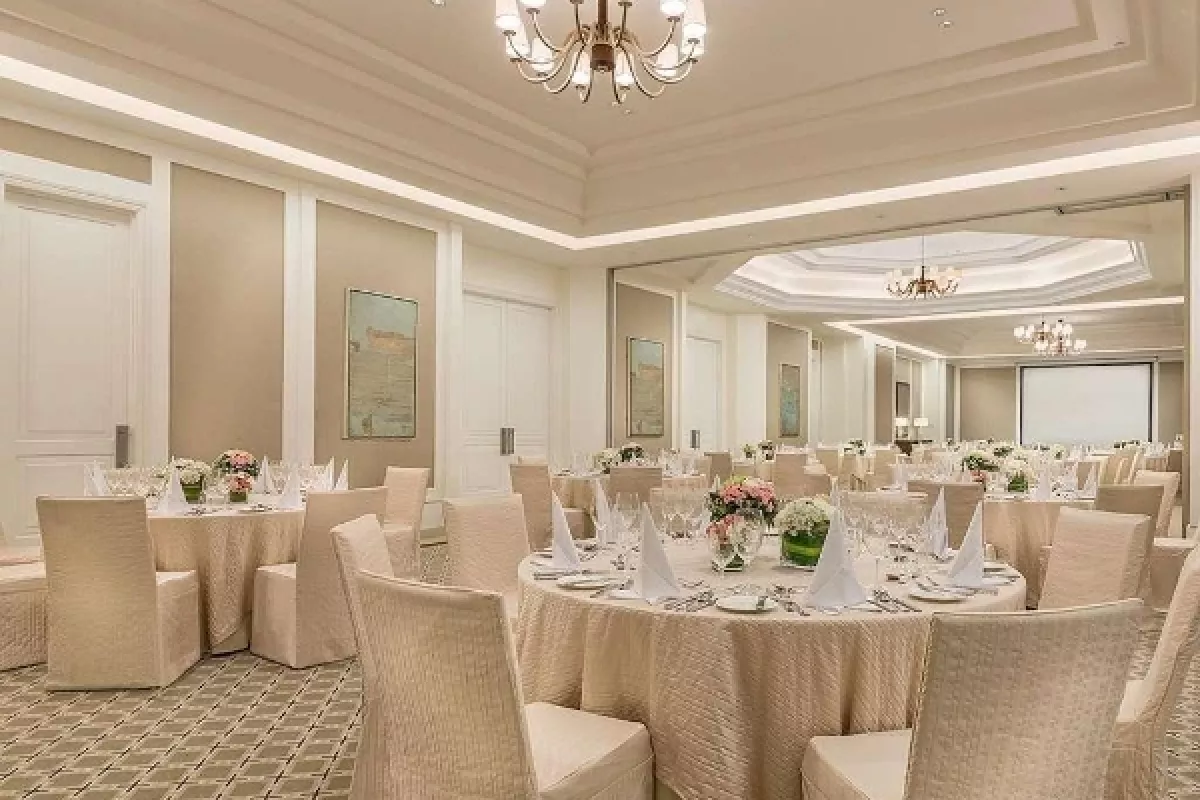"4 Bedroom with 2 Parking in Discovery Primea, Ayala Avenue, Makati City"09