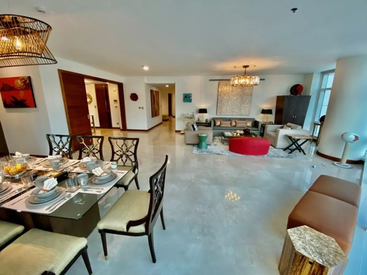 "3 Bedrooms Unit For Lease at Two Roxas Triangle, Makati City"04