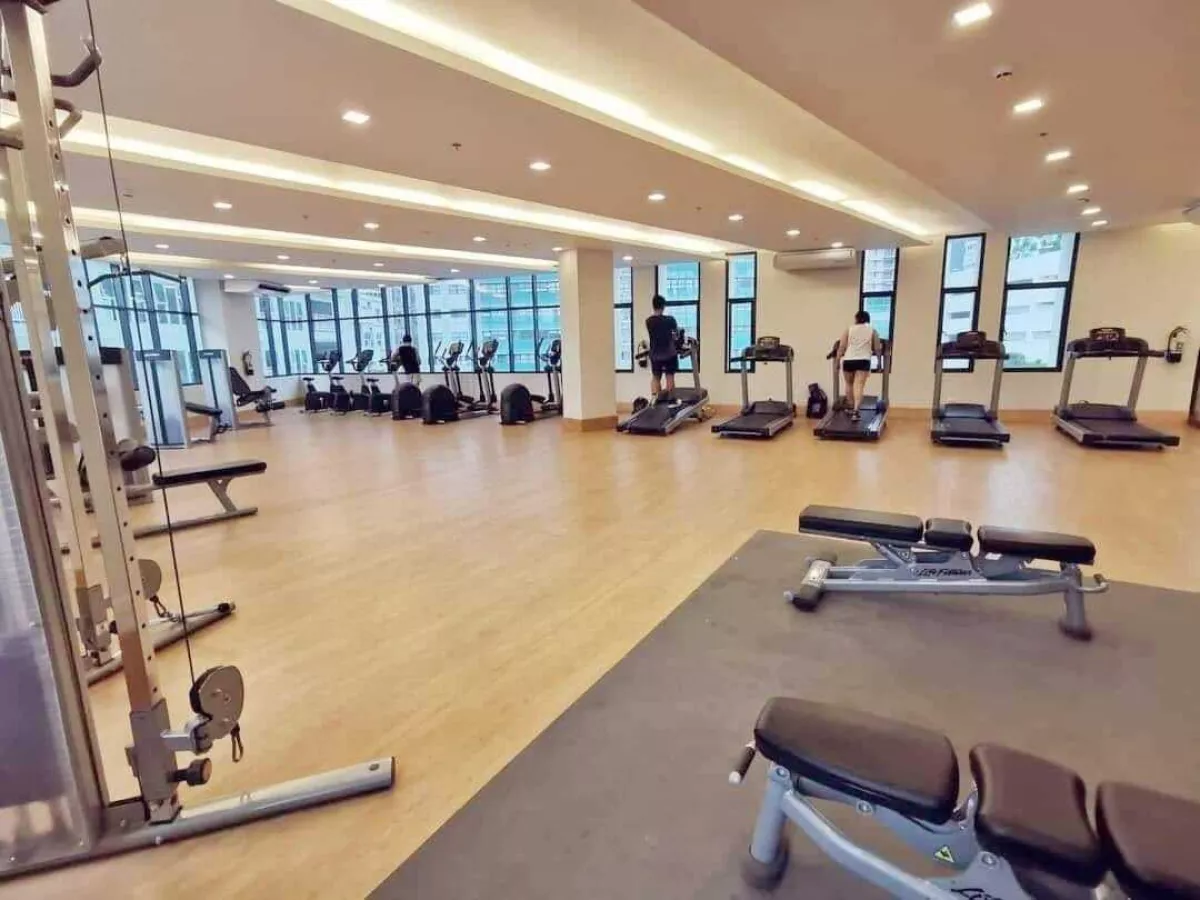 FOR RENT Studio Unit Condominium across Ayala Mall in Cebu Business Park Cebu02