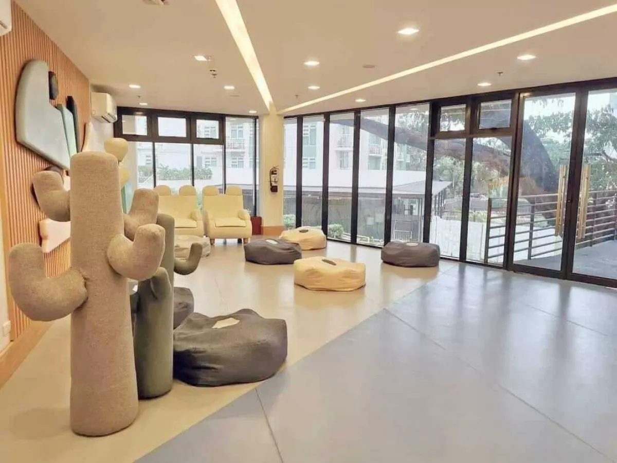 FOR RENT Studio Unit Condominium across Ayala Mall in Cebu Business Park Cebu10
