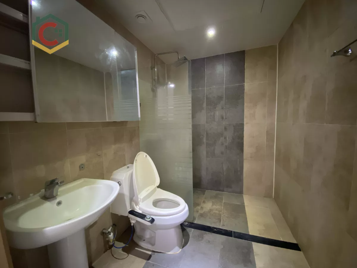 "For rent 4 Bedrooms Condominium unit inside Clark, Angeles, Pampanga"05