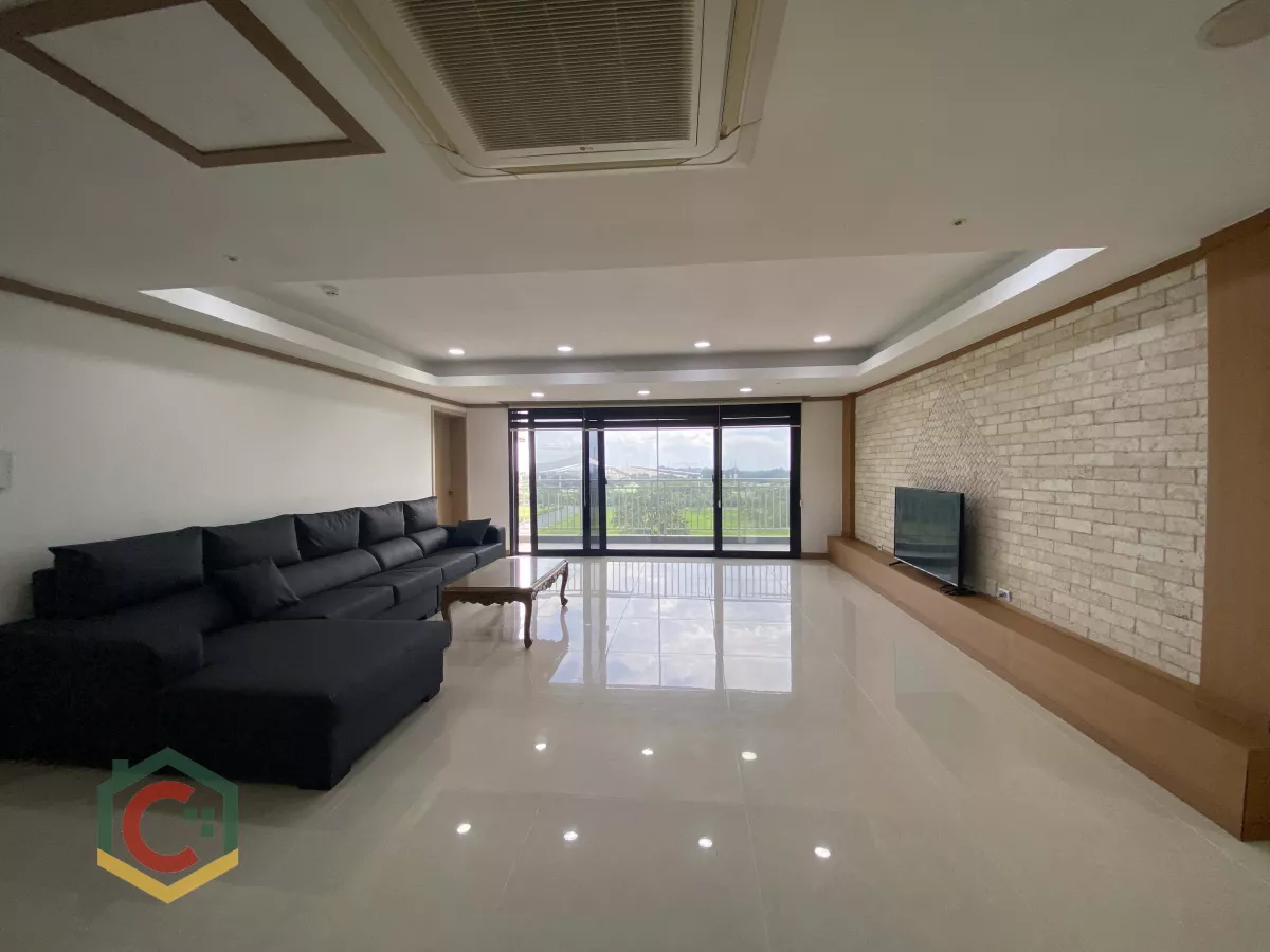 "For rent 4 Bedrooms Condominium unit inside Clark, Angeles, Pampanga"08