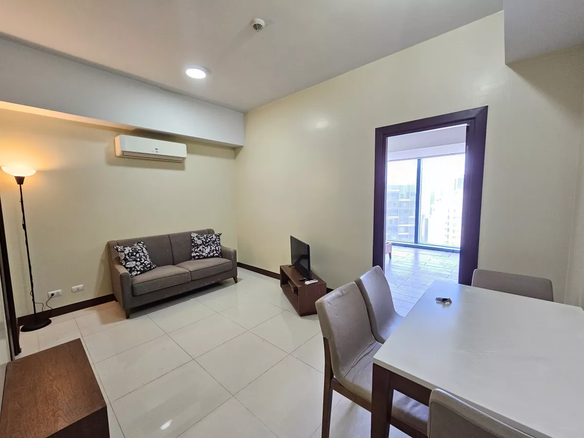 "1BR Condo unit at Three Central, Makati CBD | 1DR-033"01