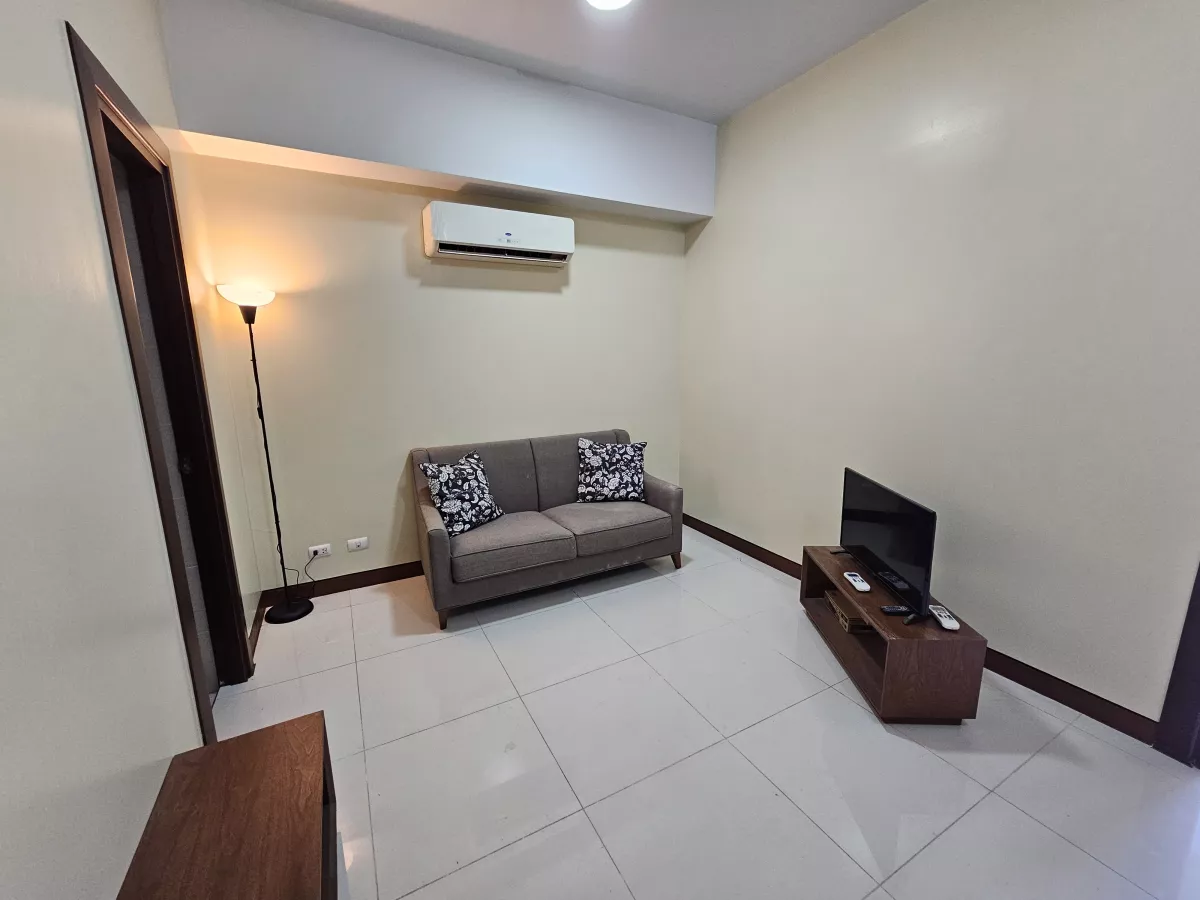 "1BR Condo unit at Three Central, Makati CBD | 1DR-033"03