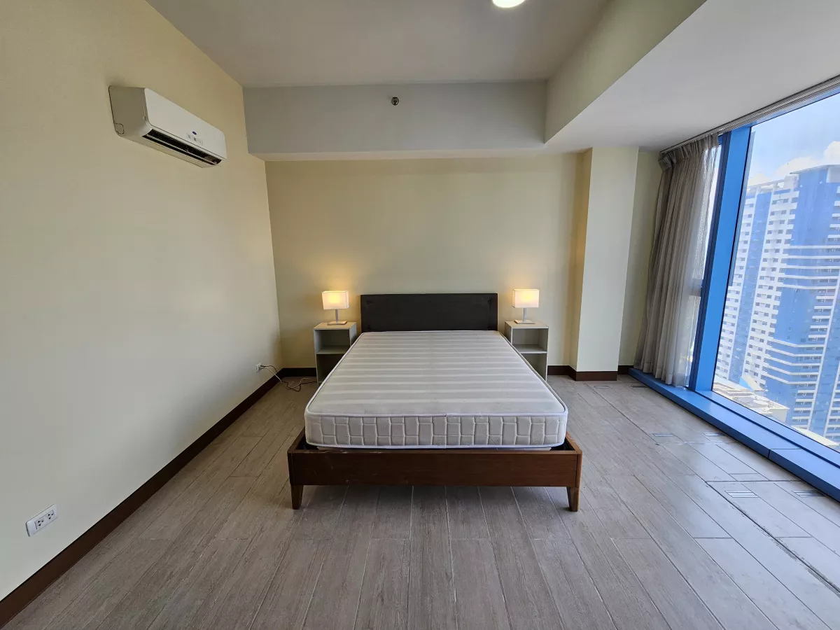 "1BR Condo unit at Three Central, Makati CBD | 1DR-033"05