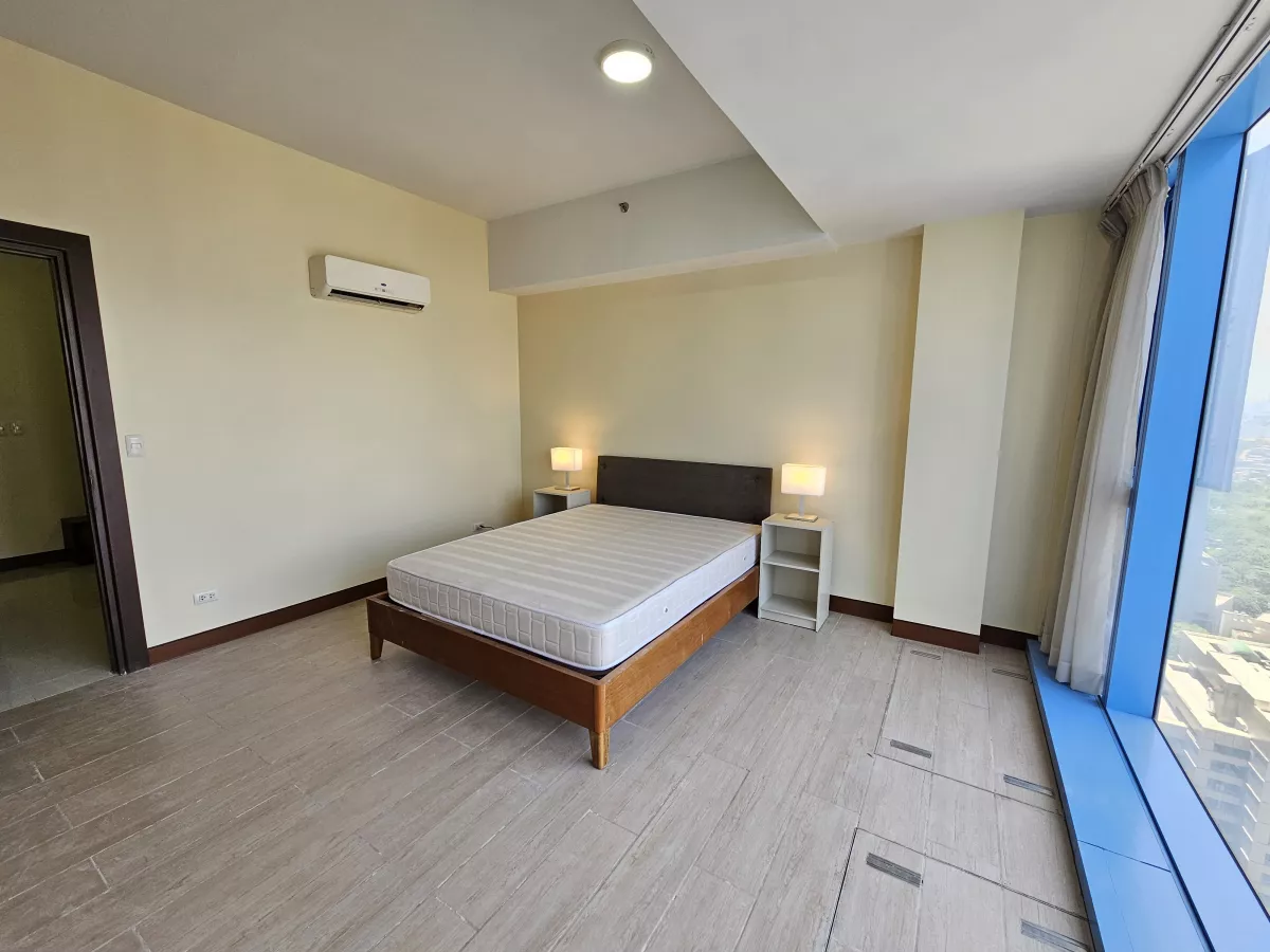 "1BR Condo unit at Three Central, Makati CBD | 1DR-033"06