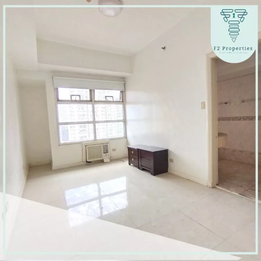 "(D) 3 Bedroom Unit with Balcony For Rent in One Lafayette Square, Makati City"08