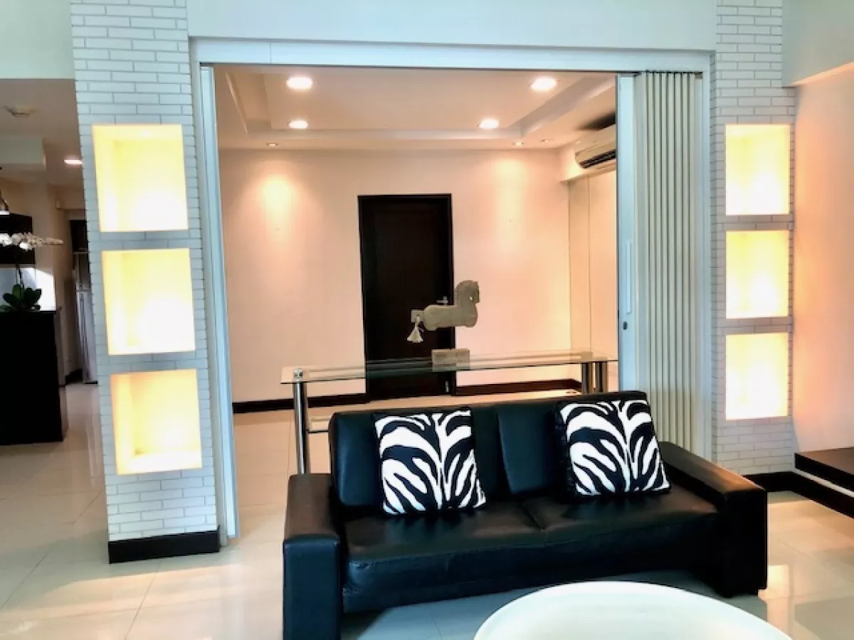 "For Lease : 1 + Den/Bedroom Unit in Joya Lofts and Towers, Makati City"05