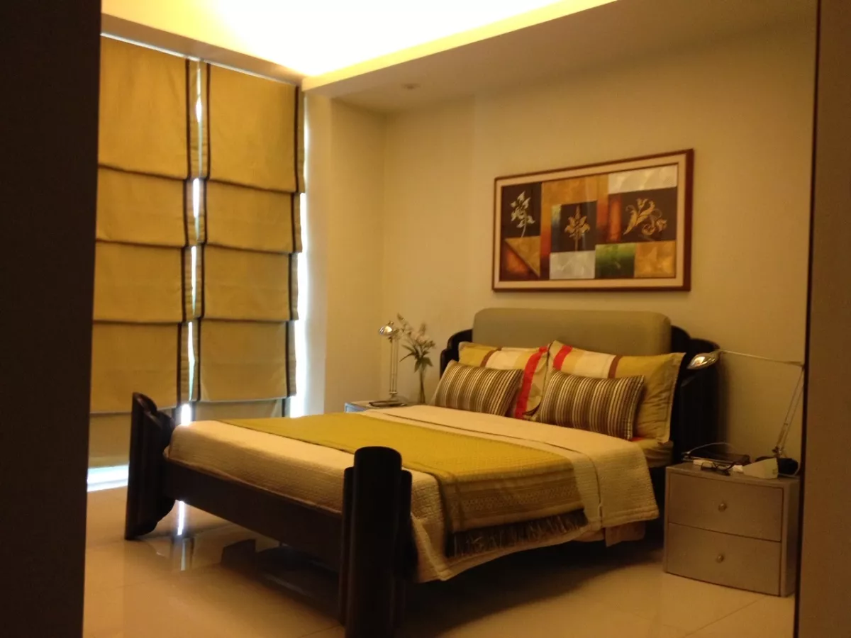 "Kensington Place BGC: 2BR  113m2, Facing Makati skyline, 1 parking"04