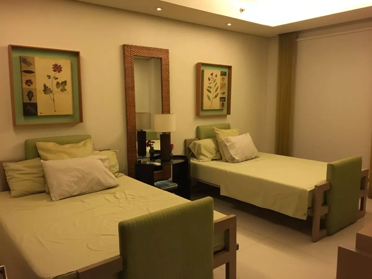 "Kensington Place BGC: 2BR  113m2, Facing Makati skyline, 1 parking"06
