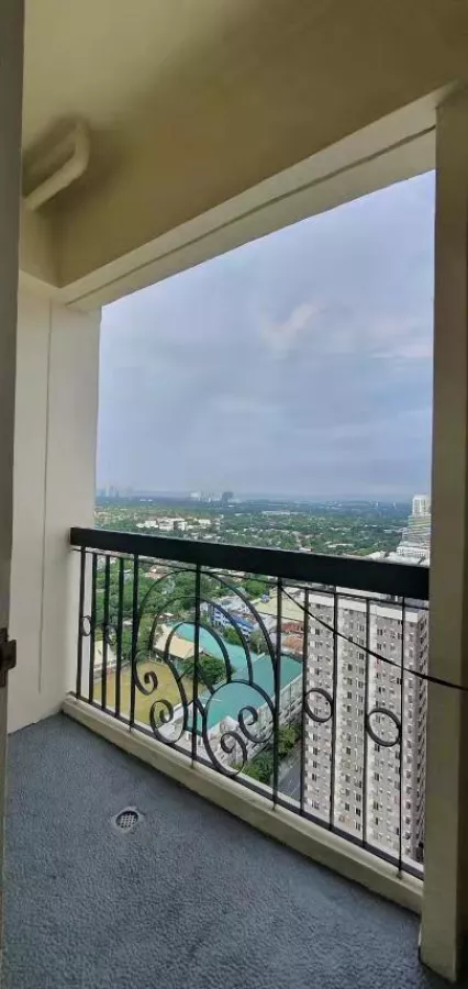 3 Bedroom Condo Unit for Rent at CityLand in Makati City02