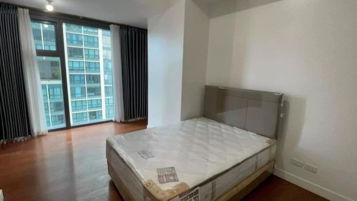 "3 Bedroom Condominium unit for rent in Grand Hyatt BGC, Taguig City"05