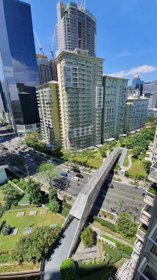 Wonderful studio unit in Aston at Two Serendra06