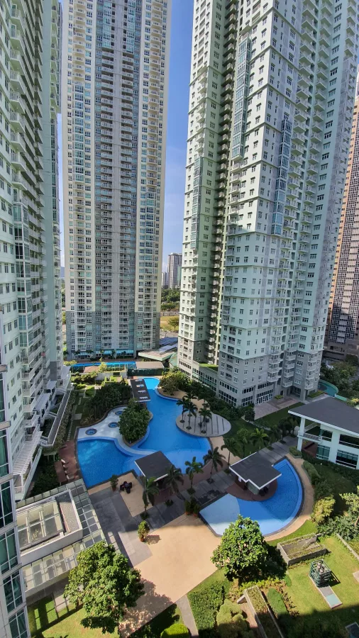 Wonderful studio unit in Aston at Two Serendra07