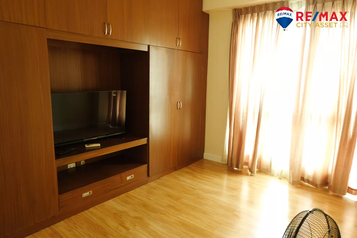 "Semi Furnished 2BR Condominium for lease in Shang Grand Tower, Makati City"04