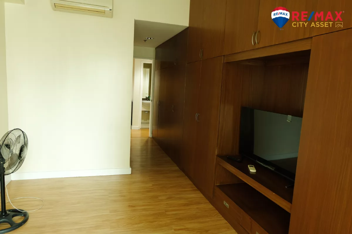 "Semi Furnished 2BR Condominium for lease in Shang Grand Tower, Makati City"05