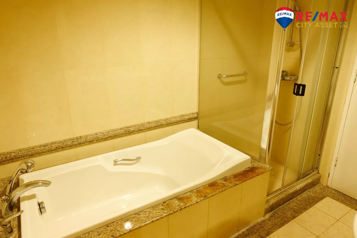 "Semi Furnished 2BR Condominium for lease in Shang Grand Tower, Makati City"07