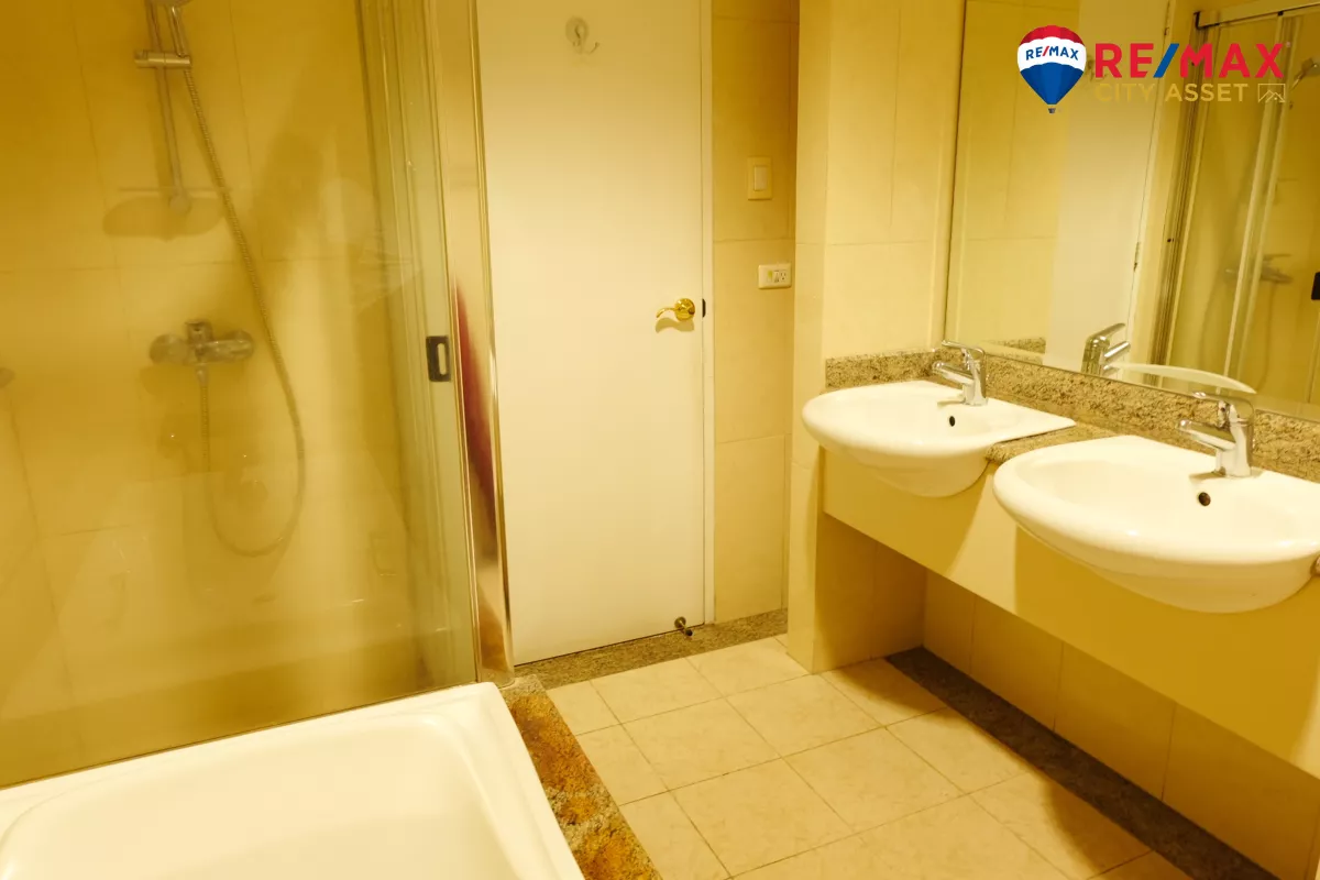 "Semi Furnished 2BR Condominium for lease in Shang Grand Tower, Makati City"08