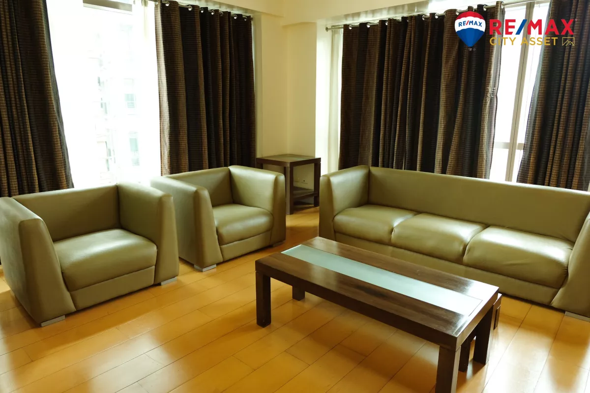 "Semi Furnished 2BR Condominium for lease in Shang Grand Tower, Makati City"09