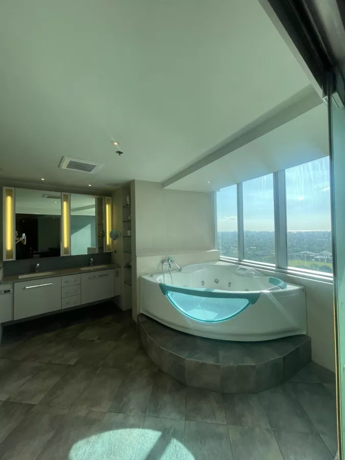 For Lease | 2 BR Regent Parkway Unit06