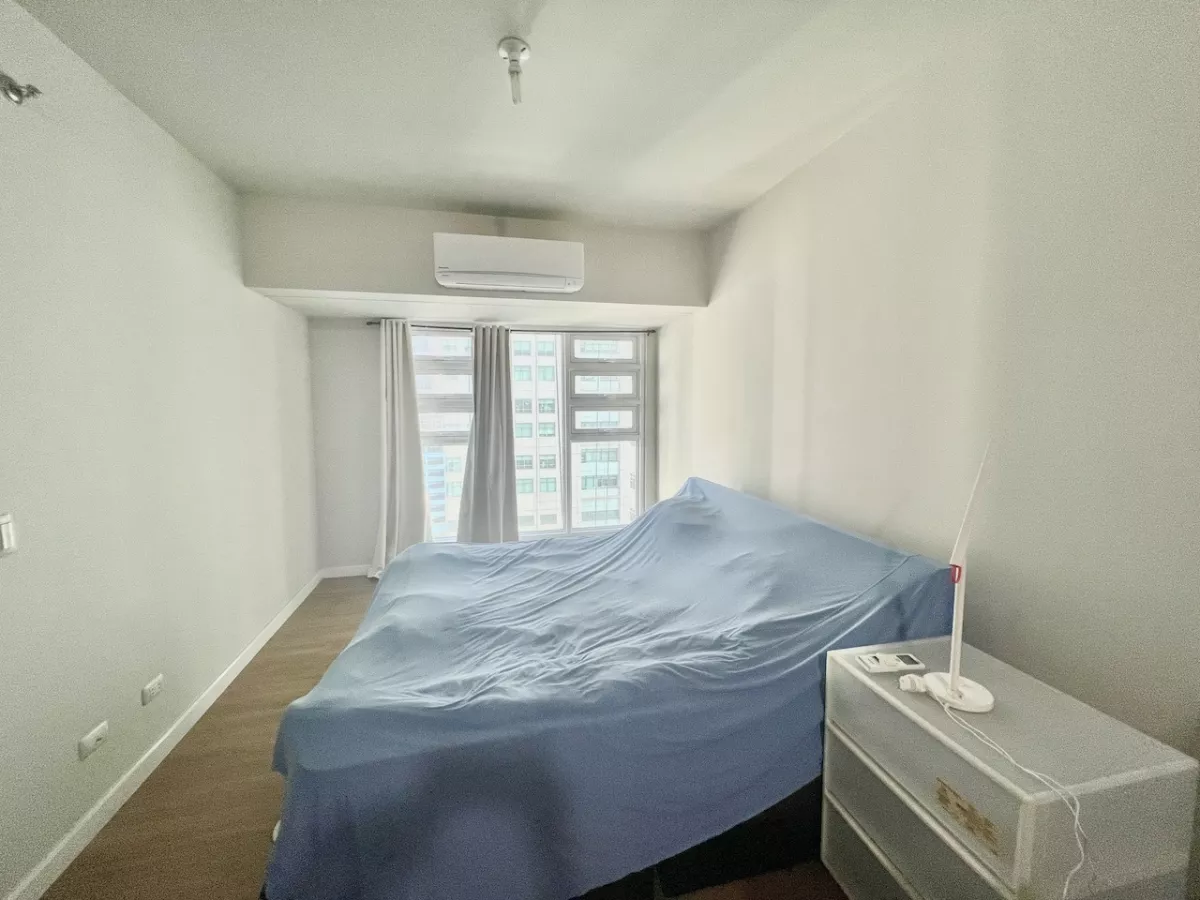 "Semi-furnished 1 Bedroom in Kroma Towers, Makati City"03