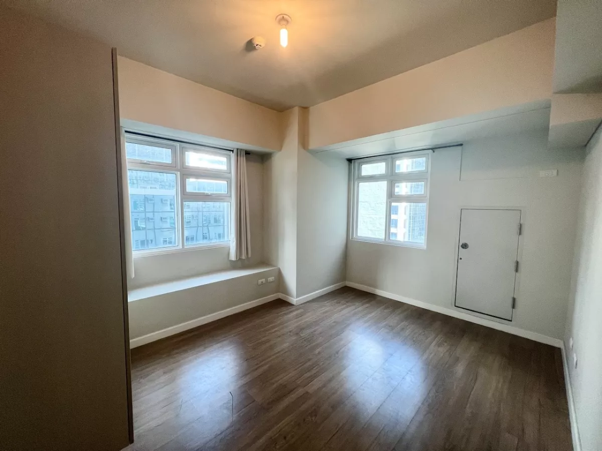 "Semi-furnished 1 Bedroom in Kroma Towers, Makati City"04