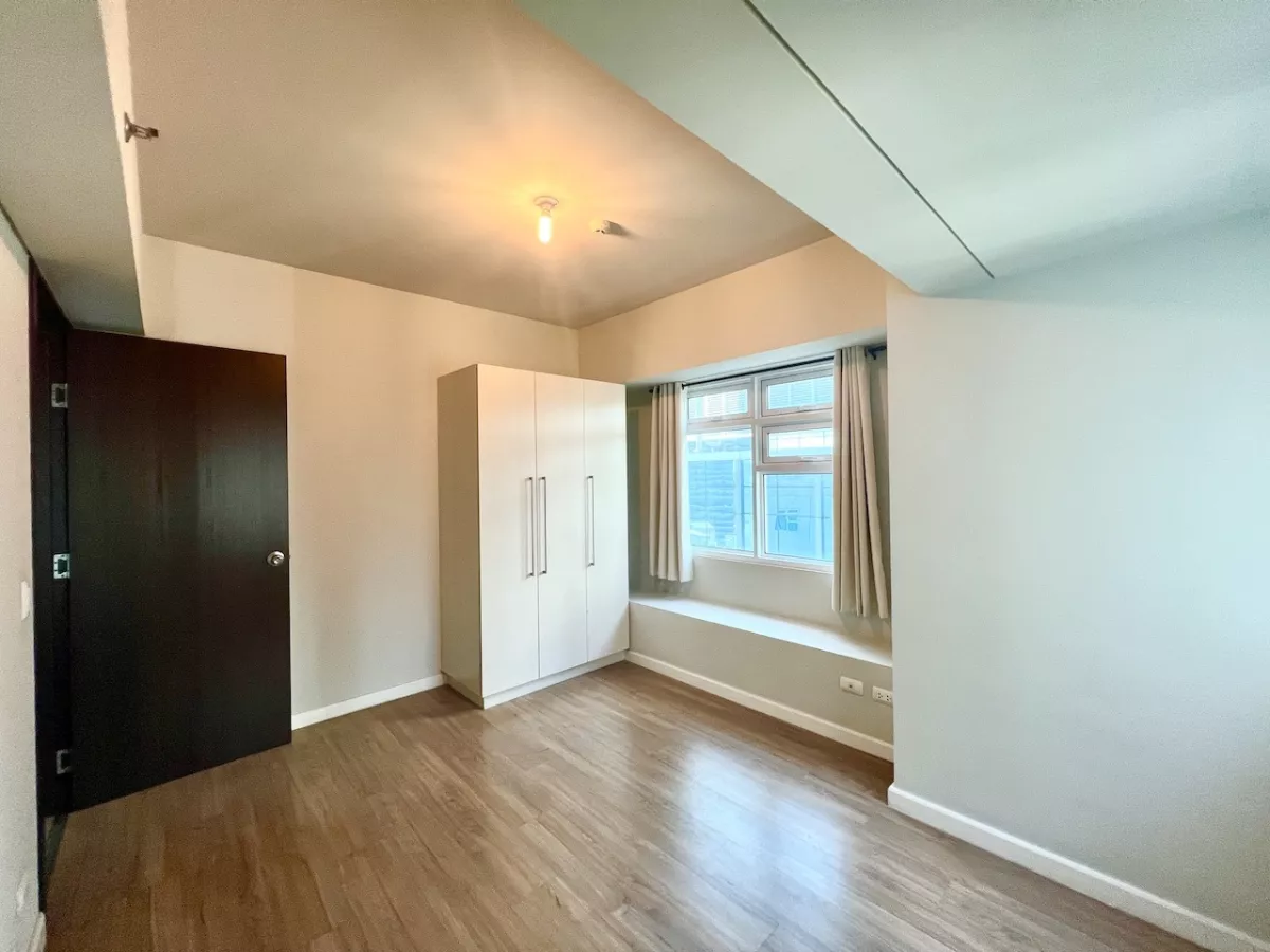 "Semi-furnished 1 Bedroom in Kroma Towers, Makati City"05