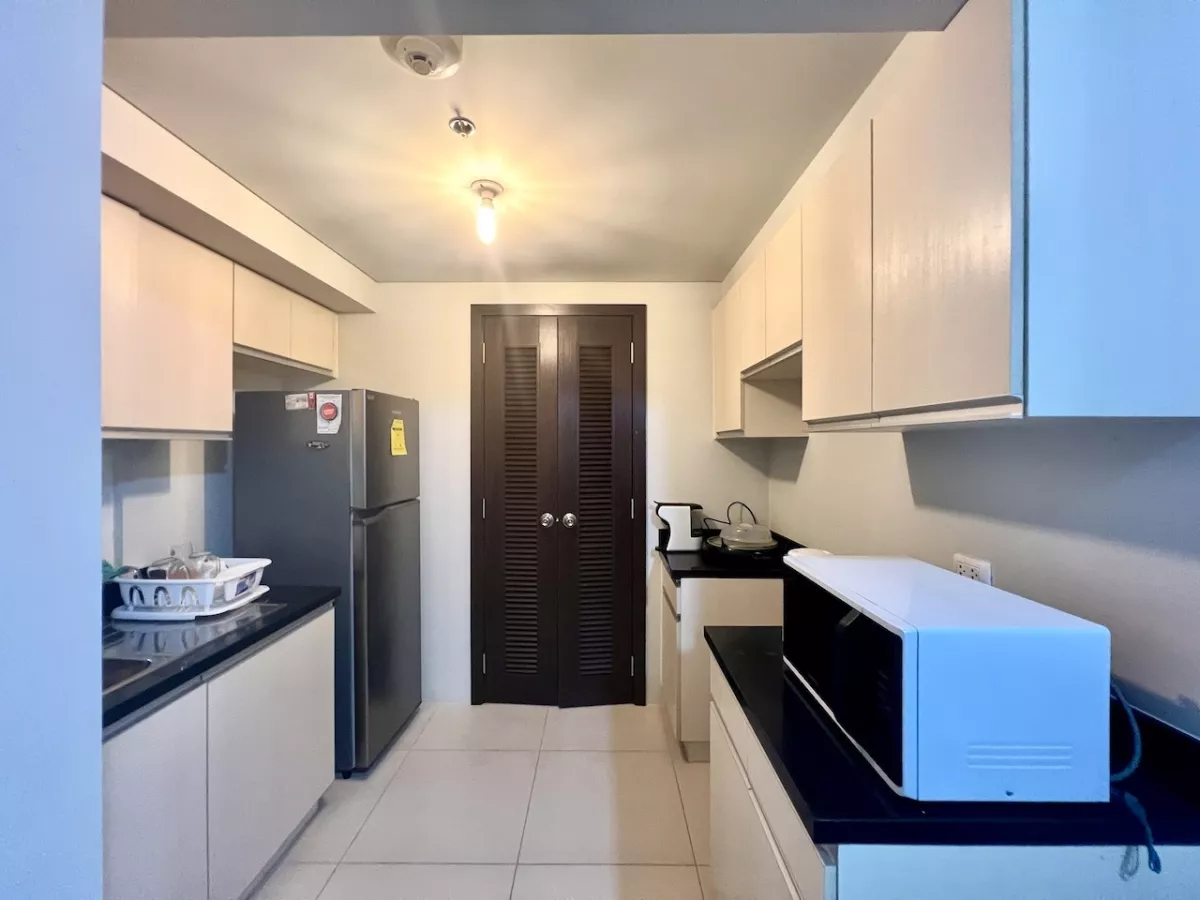 "Semi-furnished 1 Bedroom in Kroma Towers, Makati City"08