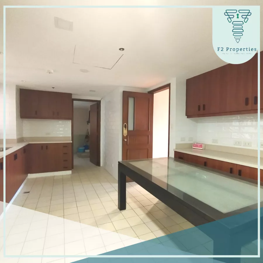 "3 Bedroom Unit for Rent Facing Urdaneta in Pacific Plaza, Makati"03