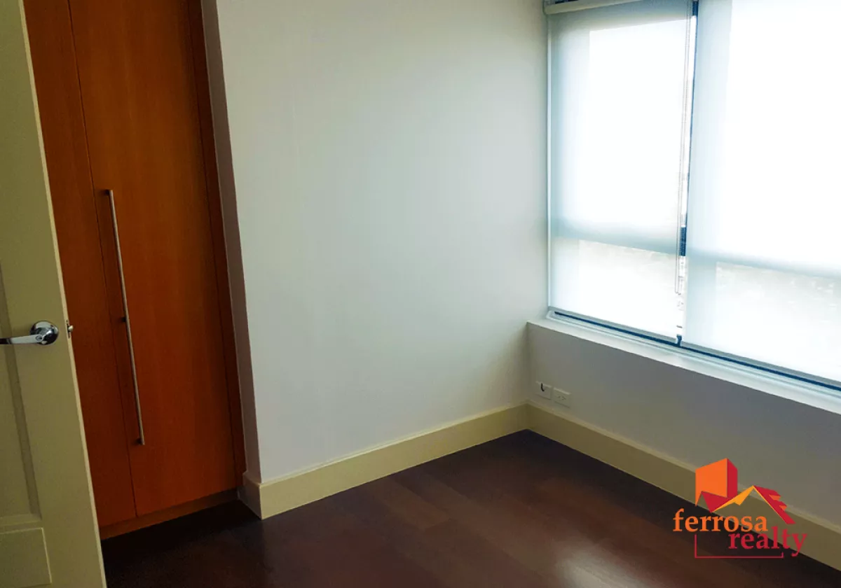 For Rent Semi Furnished 2 Bedroom Unit in Edades Tower Rockwell Makati07