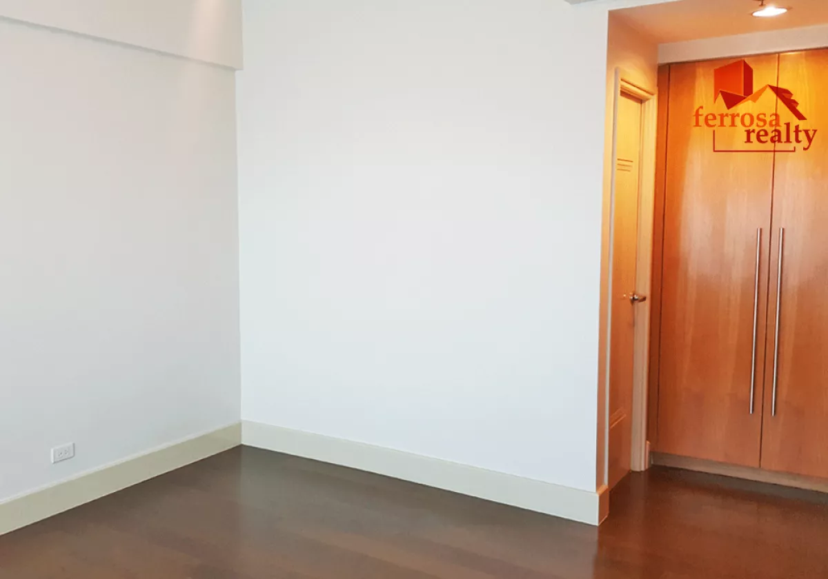 For Rent Semi Furnished 2 Bedroom Unit in Edades Tower Rockwell Makati08