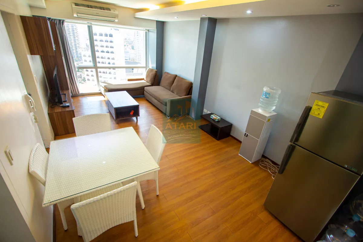 Classic 1-Bedroom Condominium with Panoramic View of the City & Mountain of Cebu02