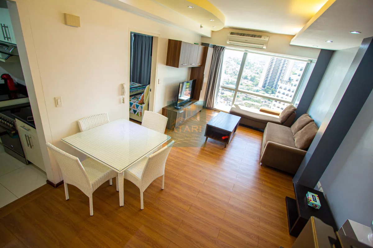 Classic 1-Bedroom Condominium with Panoramic View of the City & Mountain of Cebu03