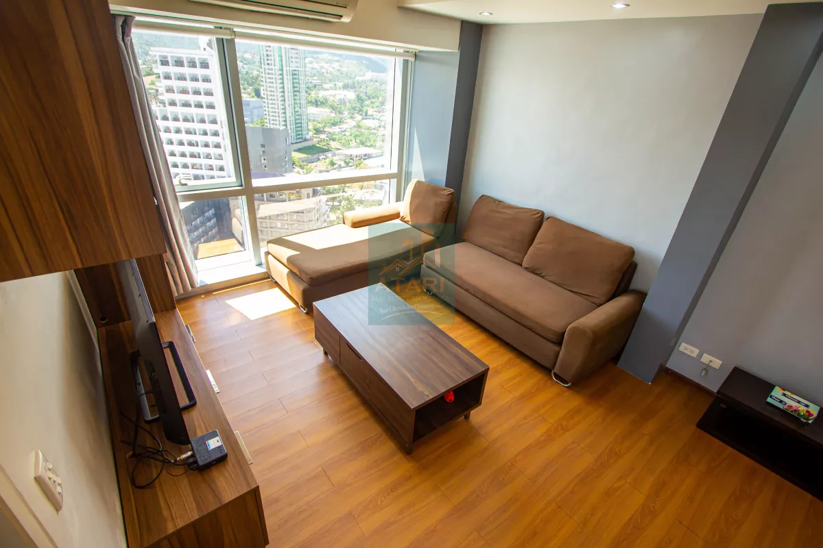 Classic 1-Bedroom Condominium with Panoramic View of the City & Mountain of Cebu04