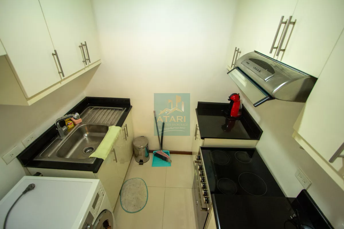 Classic 1-Bedroom Condominium with Panoramic View of the City & Mountain of Cebu06
