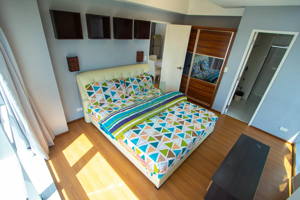 Classic 1-Bedroom Condominium with Panoramic View of the City & Mountain of Cebu10